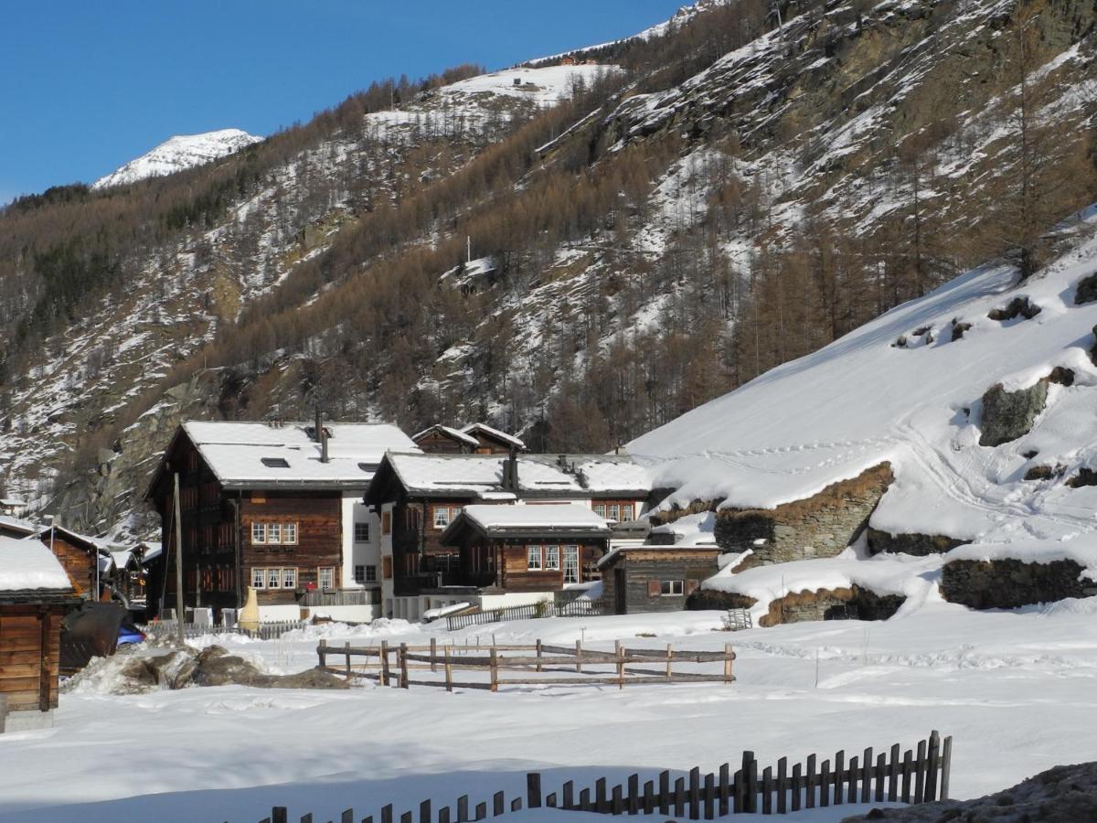 Ferienhaus Antigua Saas-Grund Oda fotoğraf